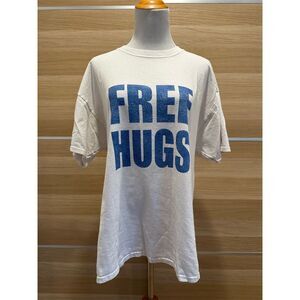 Vintage Champion Men's XL White "Free Hugs" Graphic T-Shirt Short Sleeve